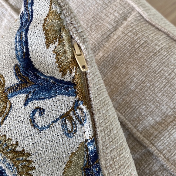 20" x 20" Throw Pillow - Picture 3 of 3